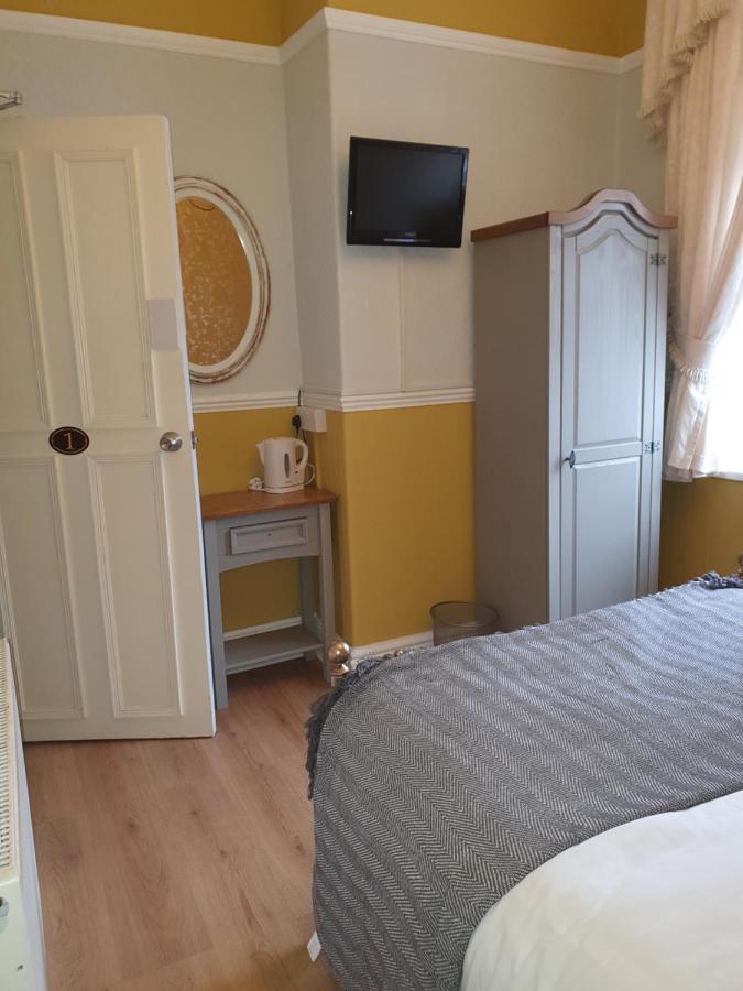 J'S Mayfair Guest House Blackpool Bagian luar foto