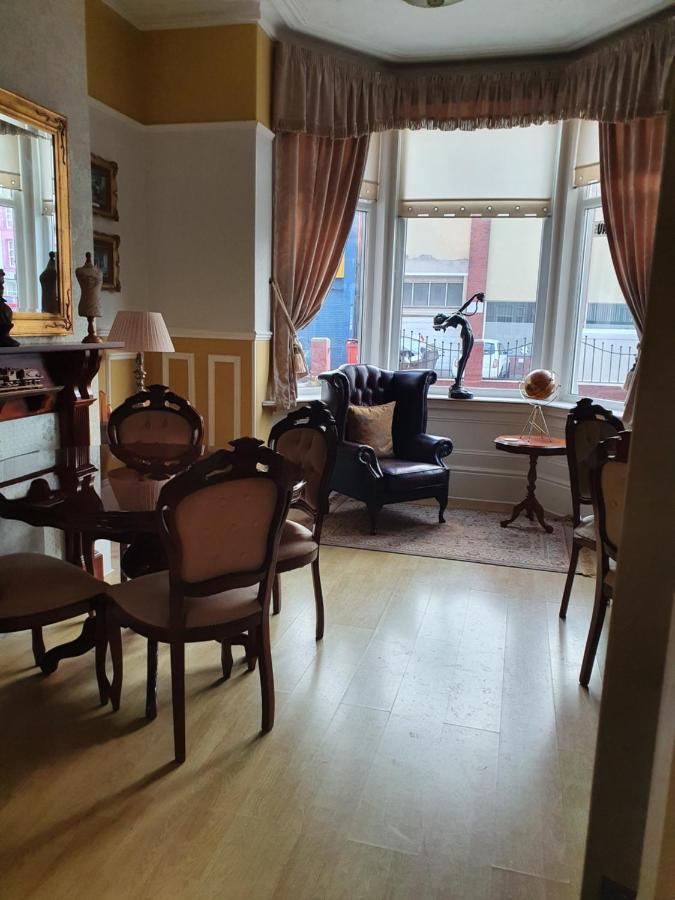 J'S Mayfair Guest House Blackpool Bagian luar foto