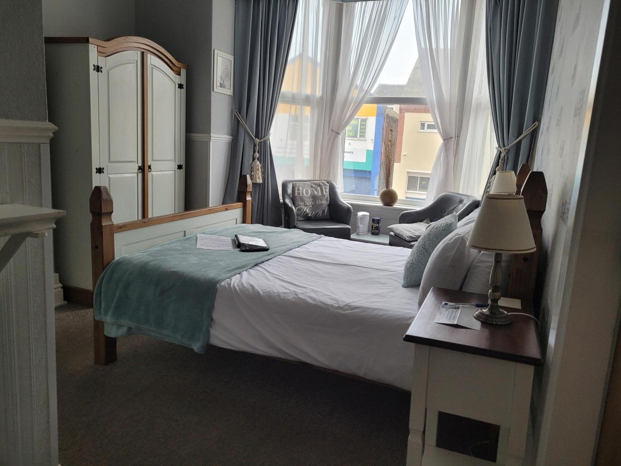 J'S Mayfair Guest House Blackpool Bagian luar foto